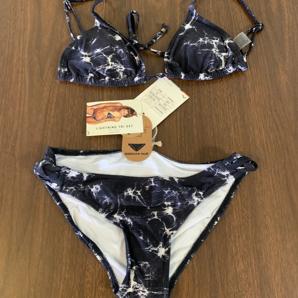 BNWT Jr/Womens 2 piece Swimwear (size Med)